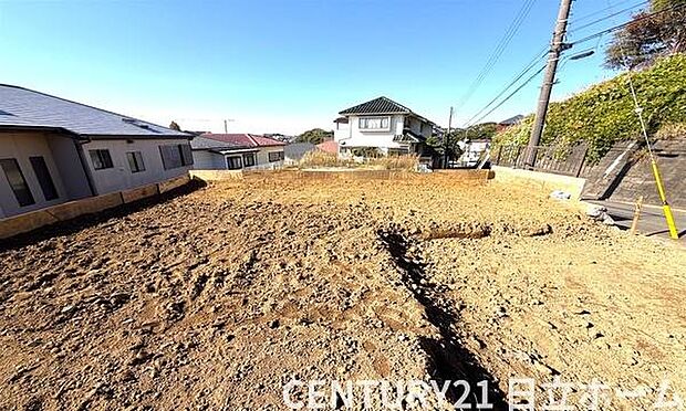 《現地》　■さわやかな風が渡りたっぷり陽光がふりそそぐ立地。