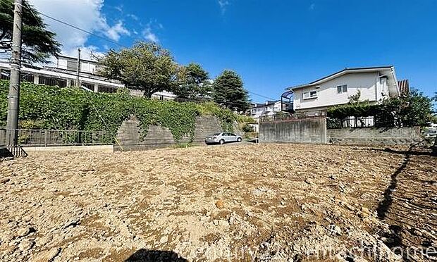《現地》　■青い空と白い雲、気分が晴れる場所がここにあります。