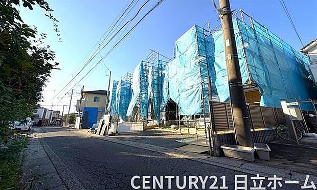 《外観》 ■一戸建ての多いエリア、静かで落ち着いた雰囲気。シンプルで美しいフォルム空気までクリーンになるような佇まい。心地よいライフスタイルが実現できるそんな予感。