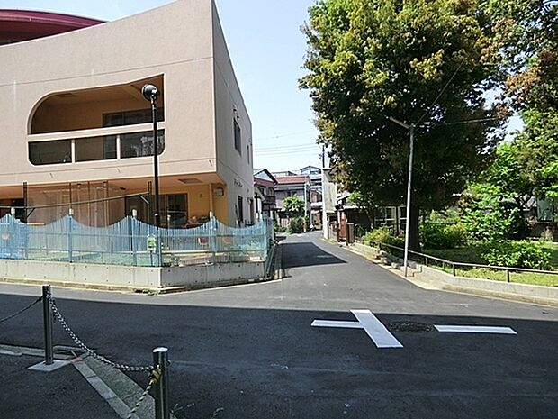 ひびき保育園まで655m、お天気の良い日は、陽当りの良い園庭から子供たちの楽し気な声が聞こえてきます。