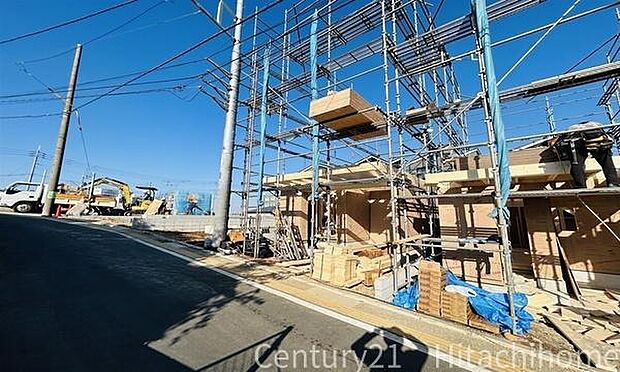 《前面道路》　■道路と敷地はフラットな地形です。