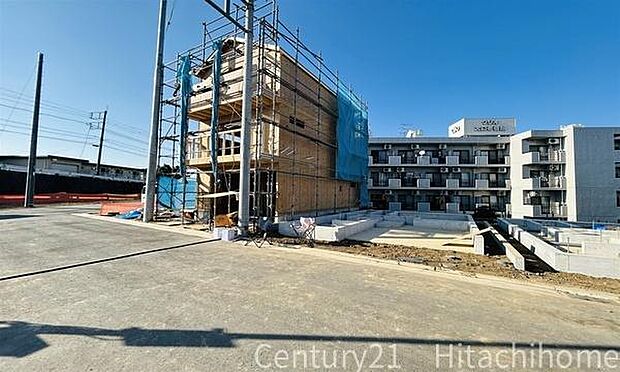 《外観》　■一戸建ての多いエリア、静かで落ち着いた雰囲気。シンプルで美しいフォルム空気までクリーンになるような佇まい。心地よいライフスタイルが実現できるそんな予感。