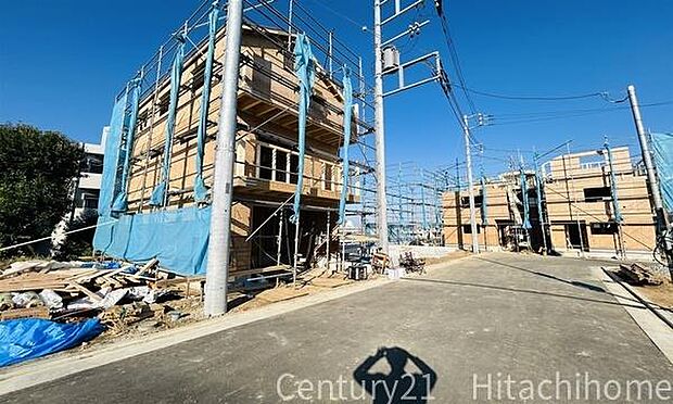 《外観》　■一戸建ての多いエリア、静かで落ち着いた雰囲気。シンプルで美しいフォルム空気までクリーンになるような佇まい。心地よいライフスタイルが実現できるそんな予感。