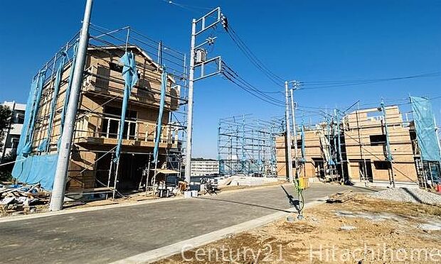 《外観》 ■一戸建ての多いエリア、静かで落ち着いた雰囲気。シンプルで美しいフォルム空気までクリーンになるような佇まい。心地よいライフスタイルが実現できるそんな予感。