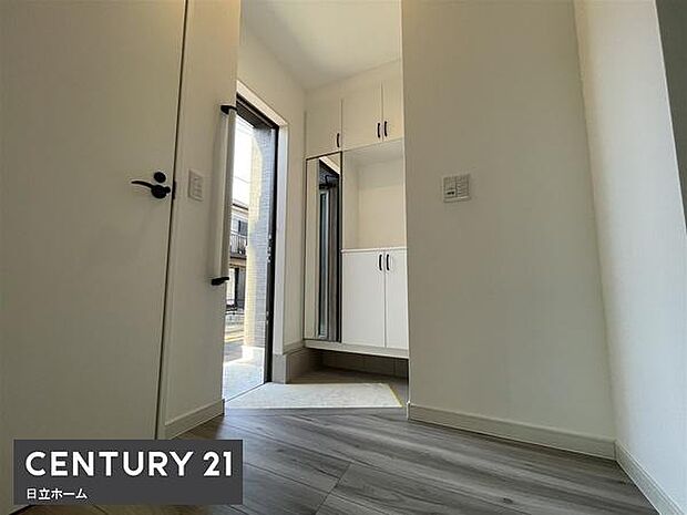 《玄関》 ■シューズボックス付きで玄関もスッキリ。