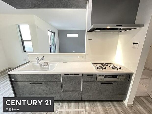 《レンジフード》 ■調理中の油煙やニオイを効率よく吸引するレンジフード。稼働音も静かです。