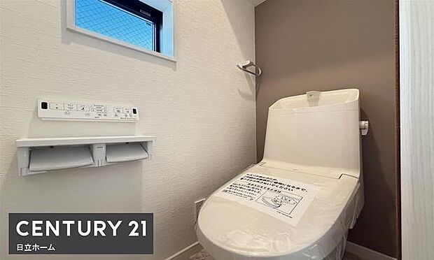 《トイレ》　■快適な使用感が人気の温水洗浄脱臭暖房機能を搭載。しかも汚れがつきにくく落ちやすい、洗浄力に優れた洗浄機能付トイレ。