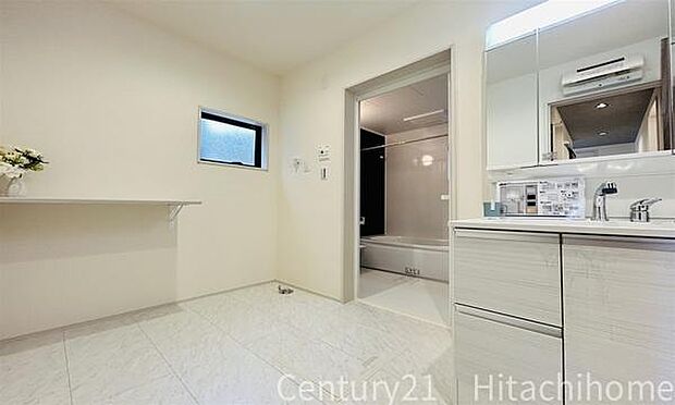 《洗面台》　■朝のバタバタした身支度を支えてくれる洗面所。