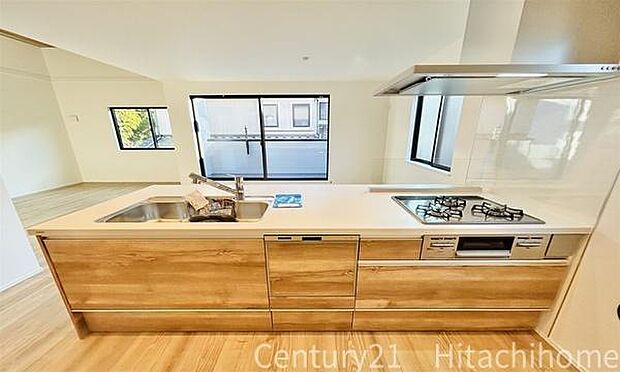 《キッチン》 ■ステンレス製シンク。幅と奥行きがありますので、食器洗時のストレスも減りそうです。