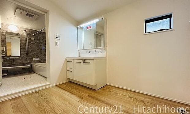 《洗面化粧台》 ■使いやすいシャープなデザインの洗面化粧台。