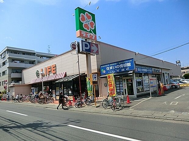 ライフコーポレーション高津新作店まで1323m、広い店内は、所狭しと商品が陳列してあります。お目当てのモノもきっと見つかる宝探し。ゆっくりお買い物を楽しめます。