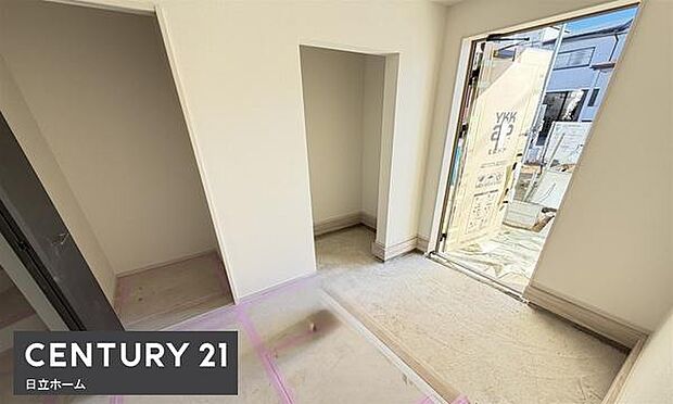 《玄関》■シューズインクローゼットのある広々とした玄関。家族全員の靴をスッキリ収納出来ます。