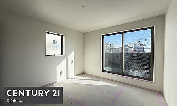 《子供部屋》 ■机とべットを入れても十分な広さ、お子様の勉強部屋に。グングンと成績UPの予感が。