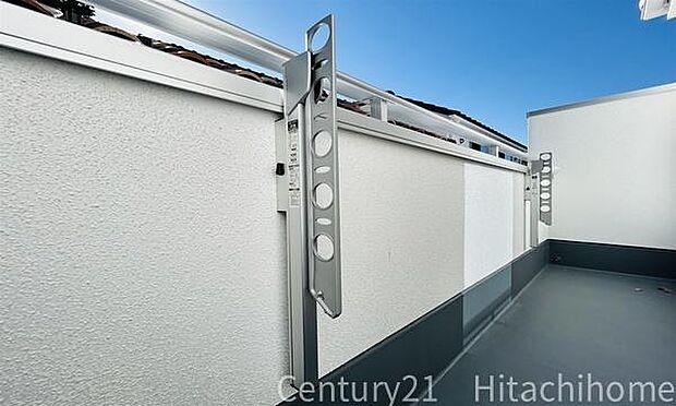 《バルコニー》　■陽当りも良く、洗濯物も良く乾きそうです。