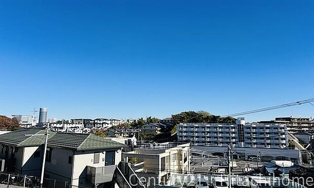 《眺望》 ■前面に高い建物がないので開放的で開けた眺望が望めます。