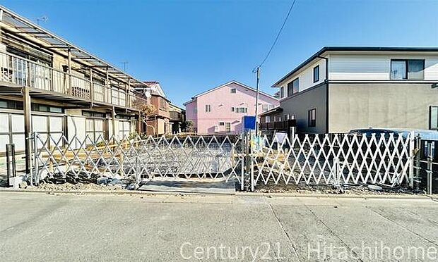 《前面道路》 ■道路と敷地はフラットな地形です。