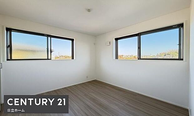 《洋室》 ■くつろぎの場としてだけでなく、趣味や仕事のパーソナルスペースとしても活躍する洋室。個の時間をたっぷり楽しめる快適空間です。収納もたっぷりで時間を忘れて、趣味に仕事に遊びに没頭出来そうです。