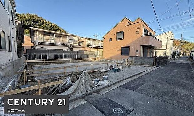 《前面道路》　■道路と敷地はフラットな地形です。