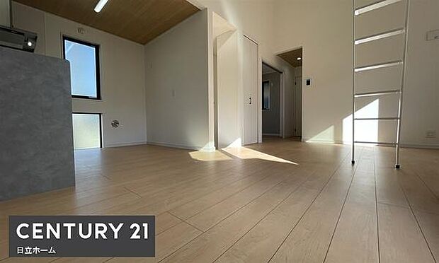 《リビングダイニング》 ■家族が自然と集まって、思い思いにくつろぎ、遊び、語らう、やすらぎの空間。