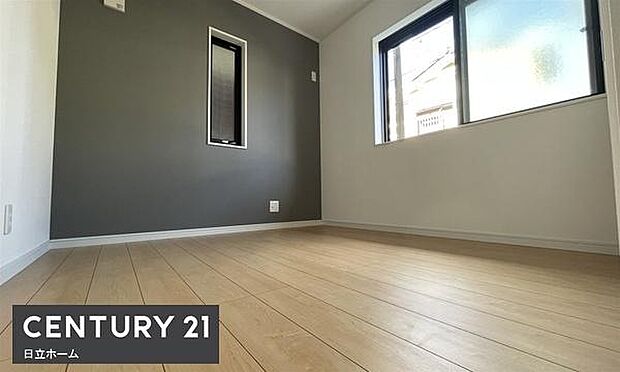 《子供部屋》 ■明るい陽の差す居室。子供部屋にもちょうど良さそうですね。