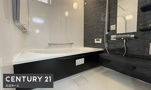 《浴室》 ■ゆったり足を伸ばせる浴槽。お子様と一緒でもゆとりの1坪タイプ。1日の疲れを癒してくれるバスタイム。