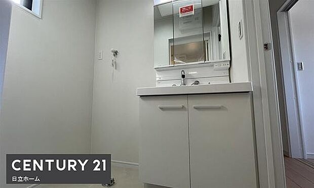 《洗面化粧台》 ■使いやすいシャープなデザインの洗面化粧台。