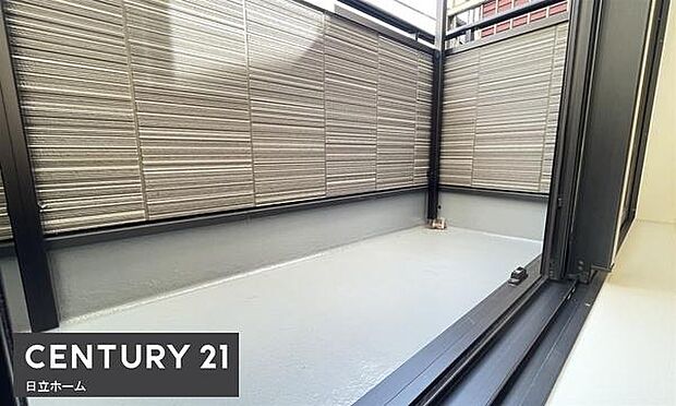 《バルコニー》 ■「青い空」と「白い雲」、「気分が晴れる場所」がここにあります。