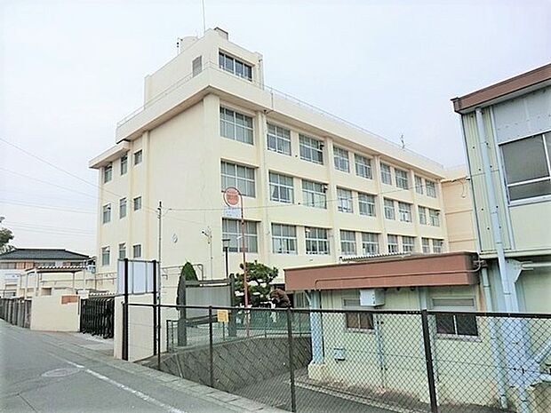 横浜市立相沢小学校まで193m