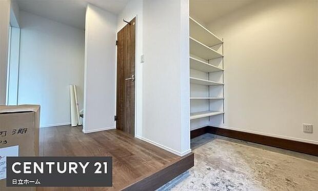 《玄関》 ■シューズクローゼット付きで玄関もスッキリ。