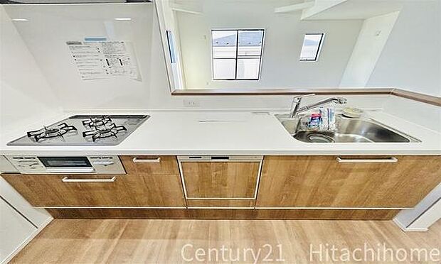 《システムキッチン》　■お手入れしやすくきれいなキッチン。お料理の始めから後片付けまで楽しい時間になりそうです。