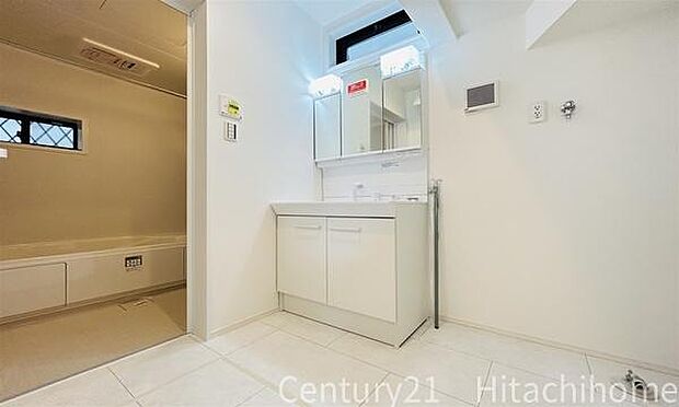 《洗面化粧台》 ■使いやすいシャープなデザインの洗面化粧台。