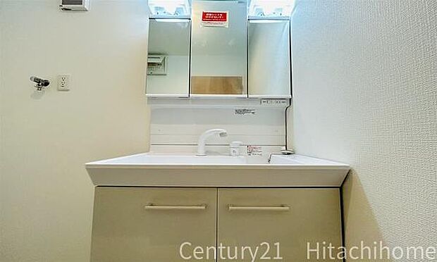 《洗面化粧台》 ■使いやすいシャープなデザインの洗面化粧台。