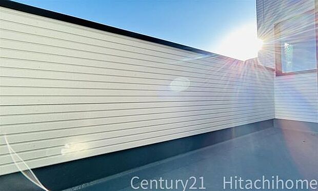 《バルコニー》 ■「青い空」と「白い雲」、「気分が晴れる場所」がここにあります。