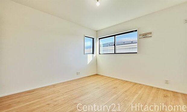 《洋室》 ■型にはまらない多才なプライベートルーム。くつろぎの場としてだけでなく、趣味や仕事のパーソナルスペースとしても活躍する、ゆったりした寝室。個の時間をたっぷり楽しめる快適空間です。