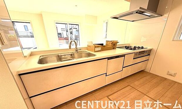 《システムキッチン》 ■お手入れしやすくきれいなキッチン。お料理の始めから後片付けまで楽しい時間になりそうです。