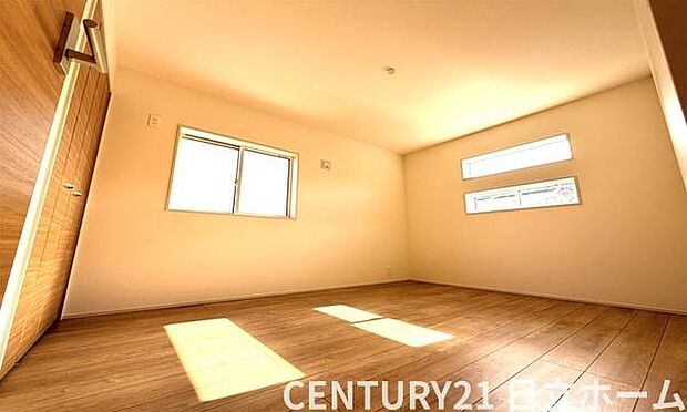 《寝室》 ■朝から日差しいっぱい、早起きしたくなる洋室。ベッドを置いてもゆとりを感じられる。窓からの朝日が心地よい目覚めへと誘います。ゆとりある広さを確保し、心地よいプライベートタイムを演出します。