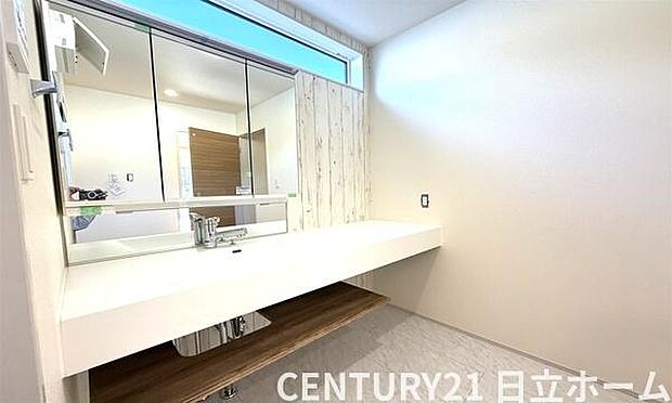 《洗面台》 ■朝のバタバタした身支度を支えてくれる洗面所。