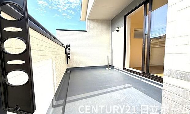 《バルコニー》■奥行きのある広々バルコニー。