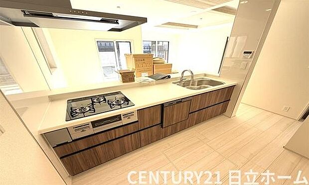 《食器洗い乾燥機》 ■食事後もゆっくり過ごせる食器洗い乾燥機を設置。手洗いよりもキレイに洗え、節水にもなります。