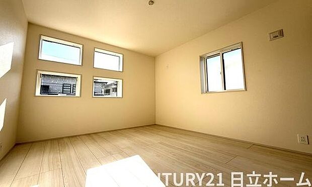 《洋室》 ■机とべットを入れても十分な広さ。。お子様の勉強部屋に。