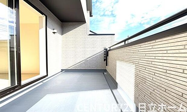 《バルコニー》■奥行きのある広々バルコニー。