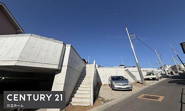 《前面道路》 ■閑静な住宅街の一角