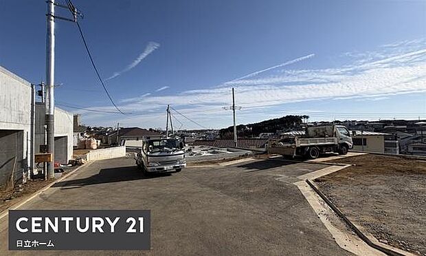 《現地》　■青い空と白い雲、気分が晴れる場所がここにあります。