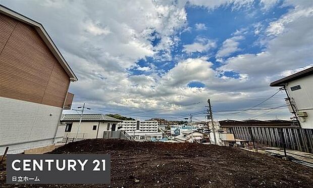 《眺望》　■「空」×「光」×「風」。開放感を具現化したような現地は、まさに「永住の地」としての選択肢です。