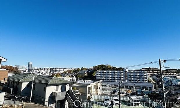 《眺望》　■目の前には気持ちの良い青空が広がります。開放的で開けた空間が望めます。