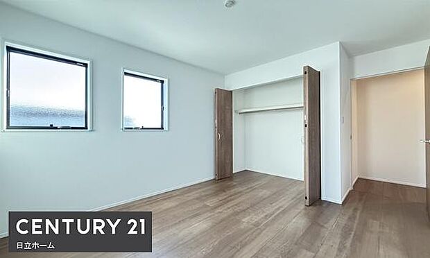 《洋室》 ■収納もしっかりとれていて、陽当たりも良く明るい居室。