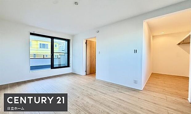 《寝室》　■心地よい眠りへといざなうしっとりと落ち着いた雰囲気の寝室。