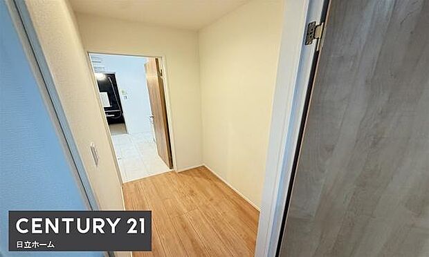 《パントリー》　■キッチン横のストレージスペース。常温保存の食品・キッチン用品などが収納できて便利です。