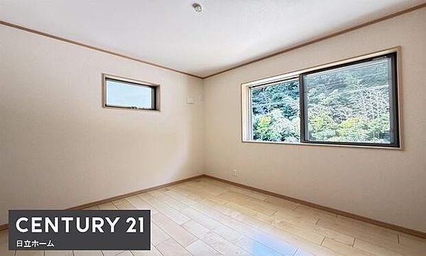 《寝室》 ■心地よい眠りへといざなうしっとりと落ち着いた雰囲気の寝室。