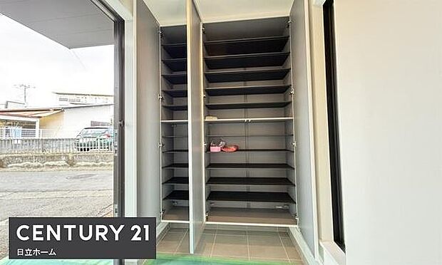 《玄関》 ■シューズボックス付きで玄関もスッキリ。